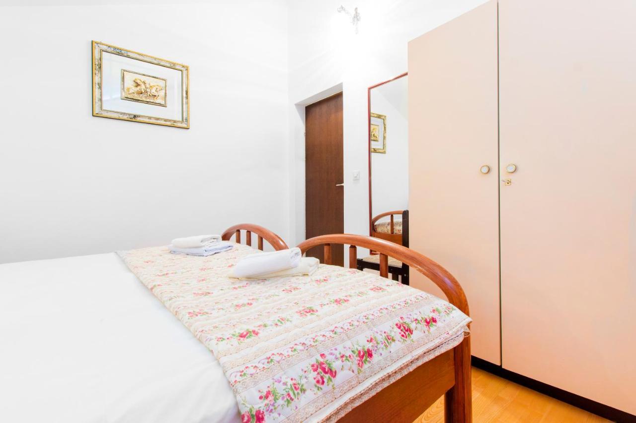 7 Olives Apartments Rogoznica  Kültér fotó